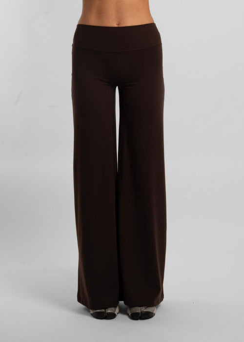 Active Basics BaseMotion™ Invisible Scrunch Wide Leggings – Chocolate – front view