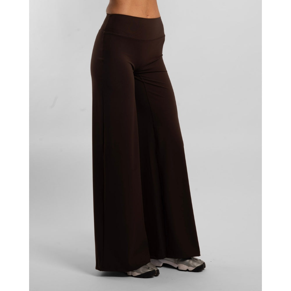 Active Basics BaseMotion™ Invisible Scrunch Wide Leggings – Chocolate – side view