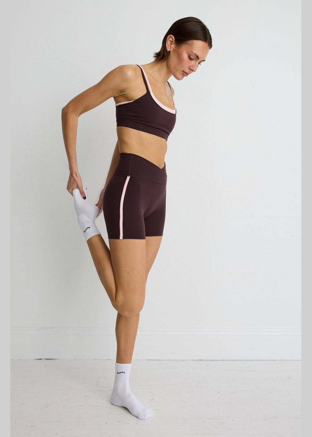 ALLFENIX CloudCore™ Contrast Double Layer Sports Bra – Double Espresso/Rose Quartz – side view