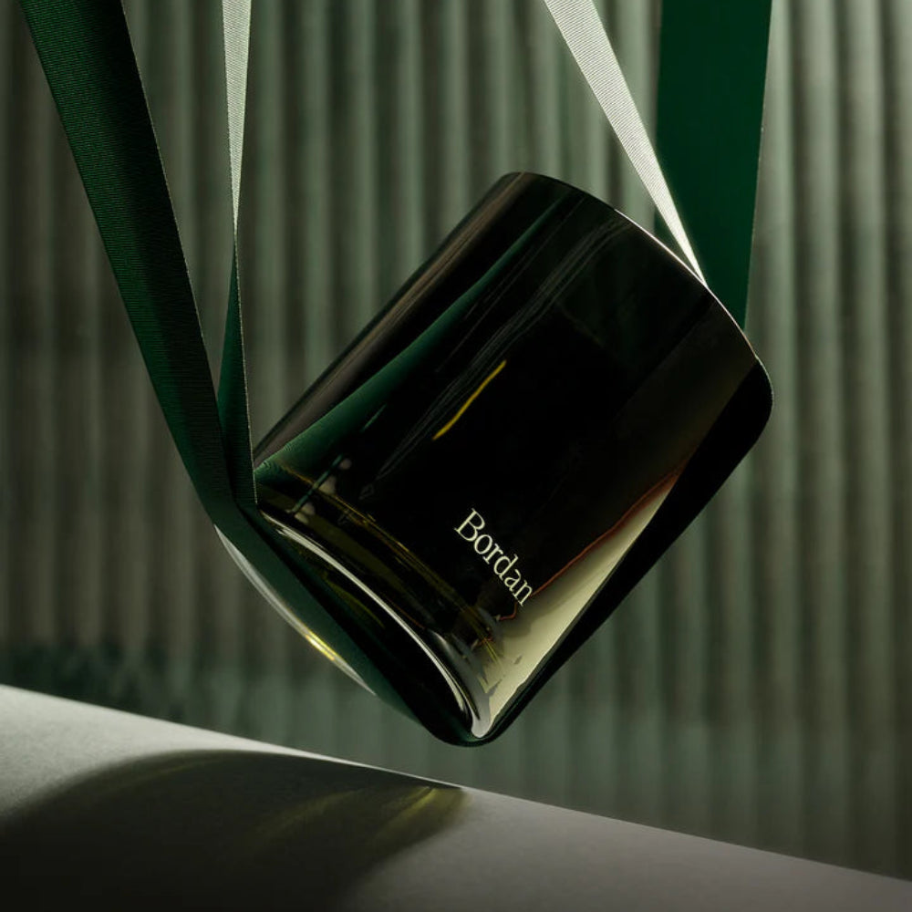 Bordan Cedarleaf Candle 500g in a dark glass jar