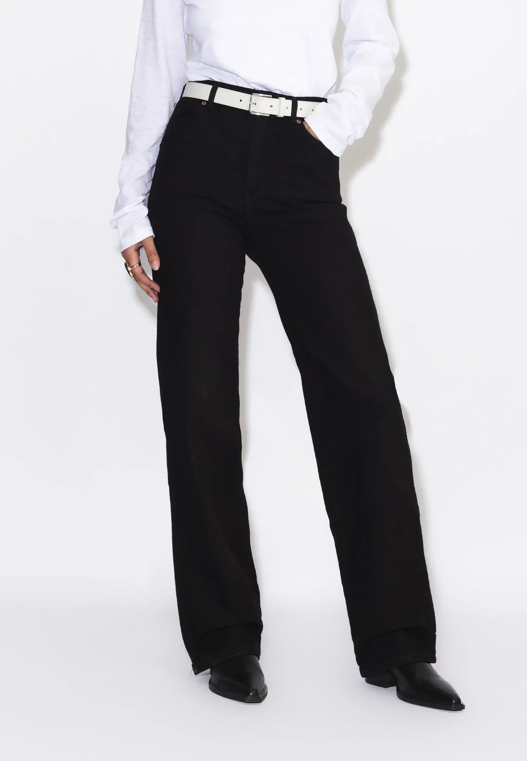Dr. Denim Moxy High Straight jeans in Solid Black – view 5