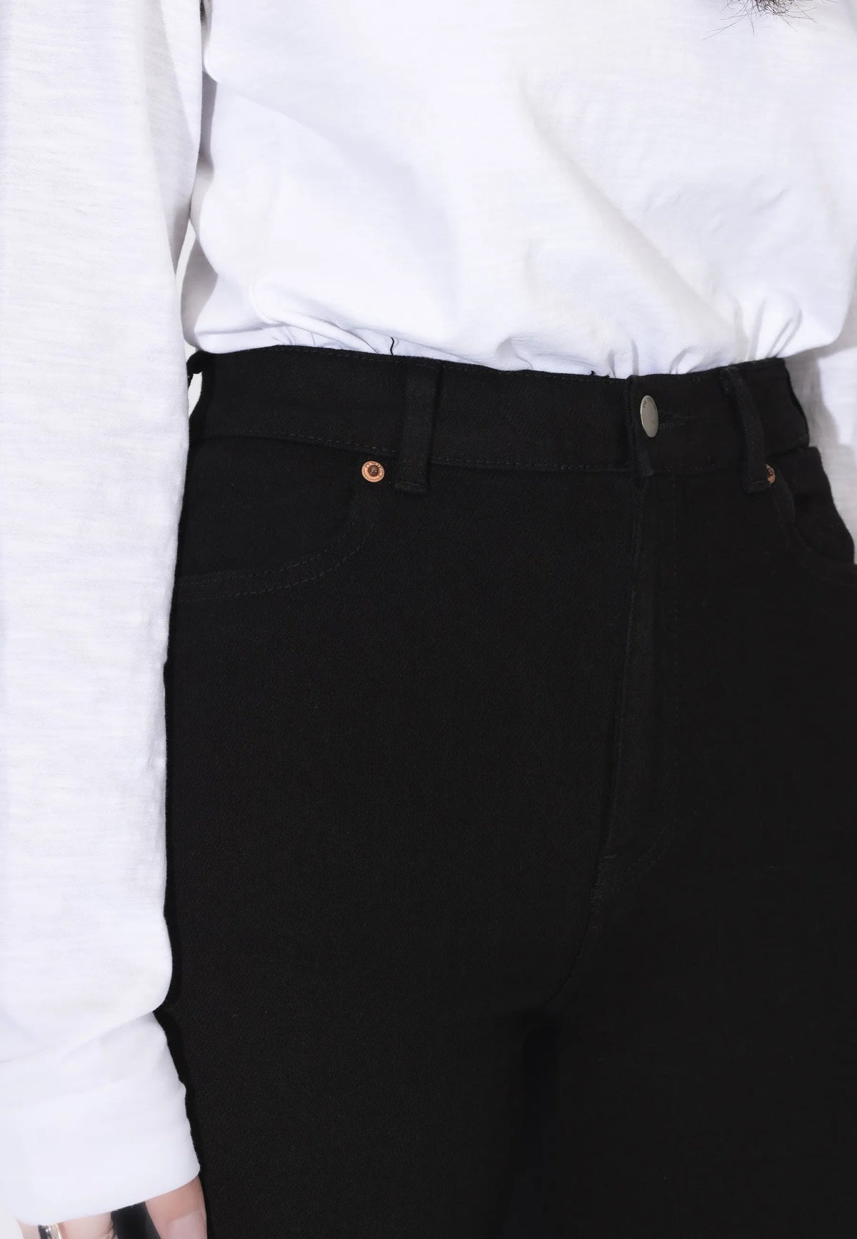 Dr. Denim Moxy High Straight jeans in Solid Black – detail