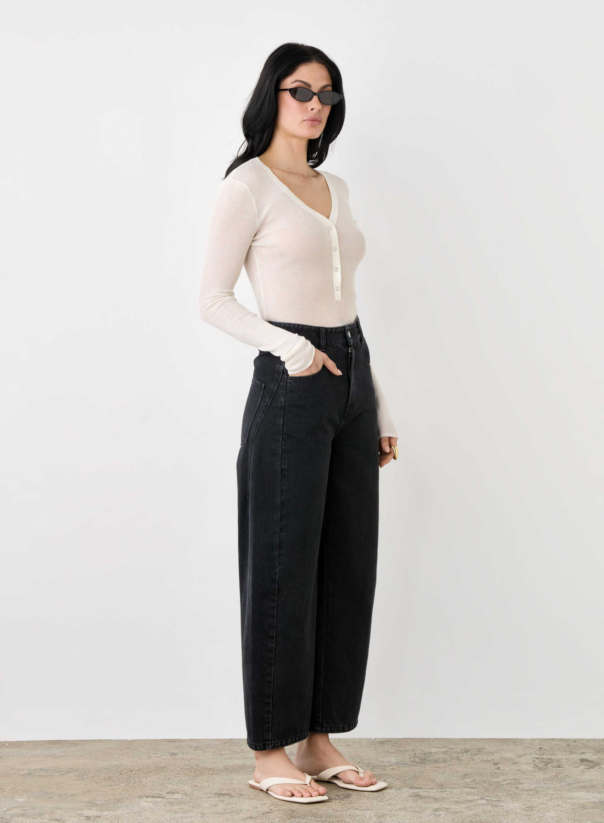Esmaee Midtown Barrel Jean - Black – product image 3
