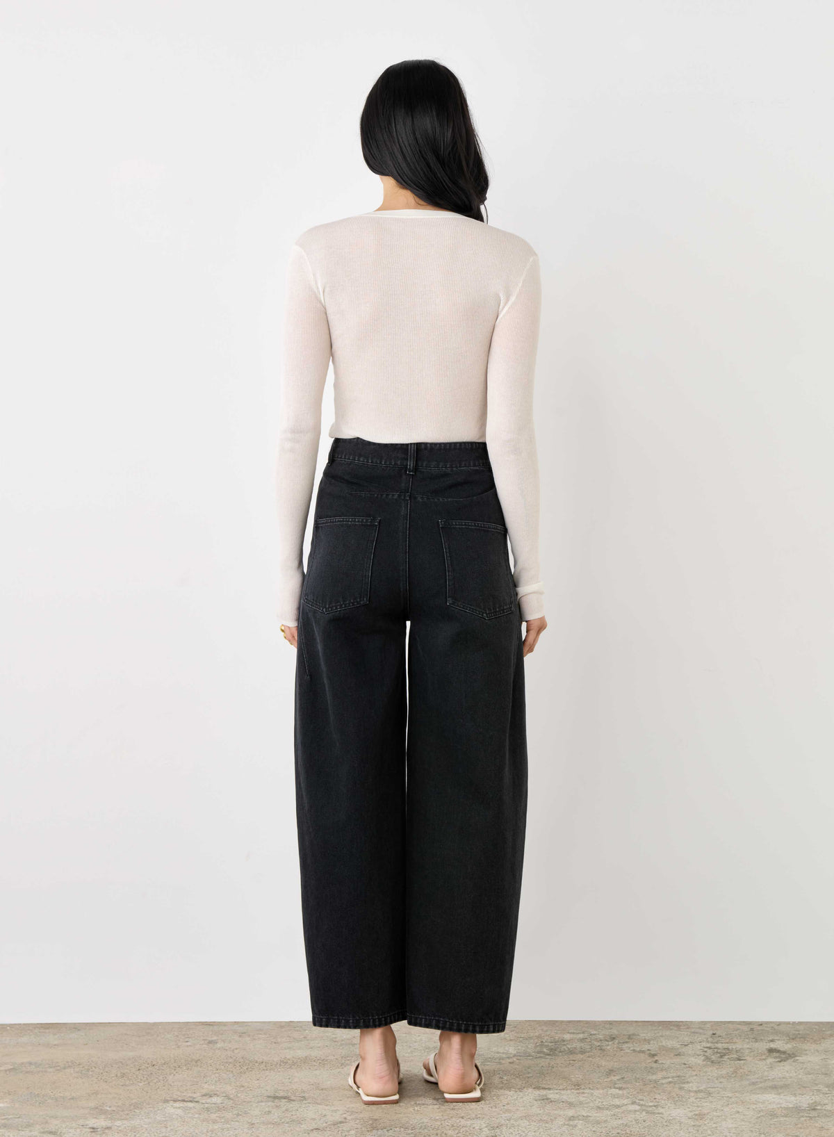 Esmaee Midtown Barrel Jean - Black – product image 4