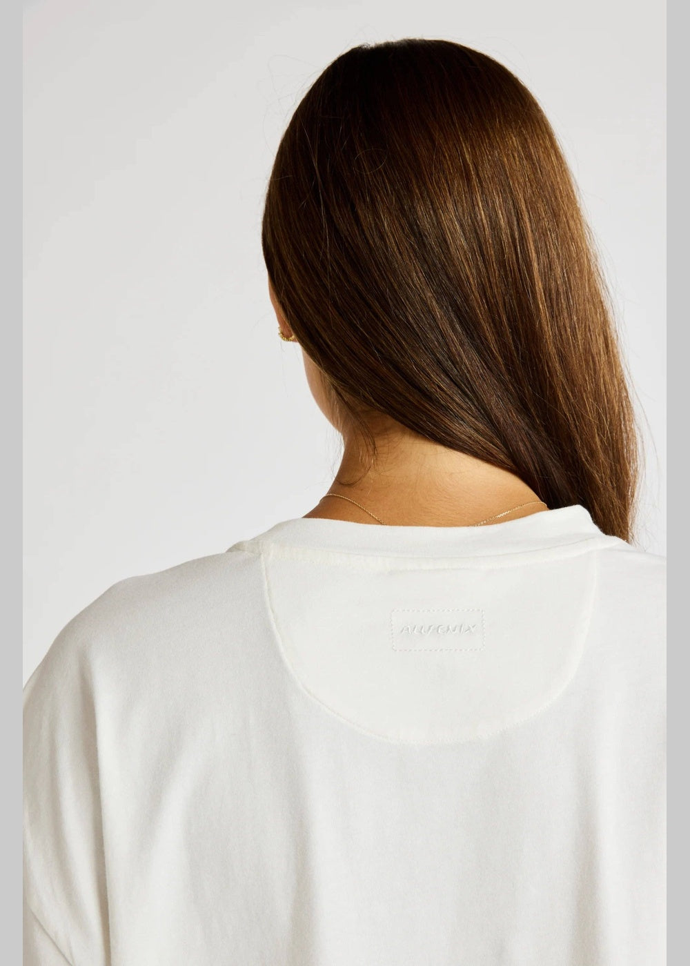 ALLFENIX Oversized Cropped Tee – Chalk – neckline detail