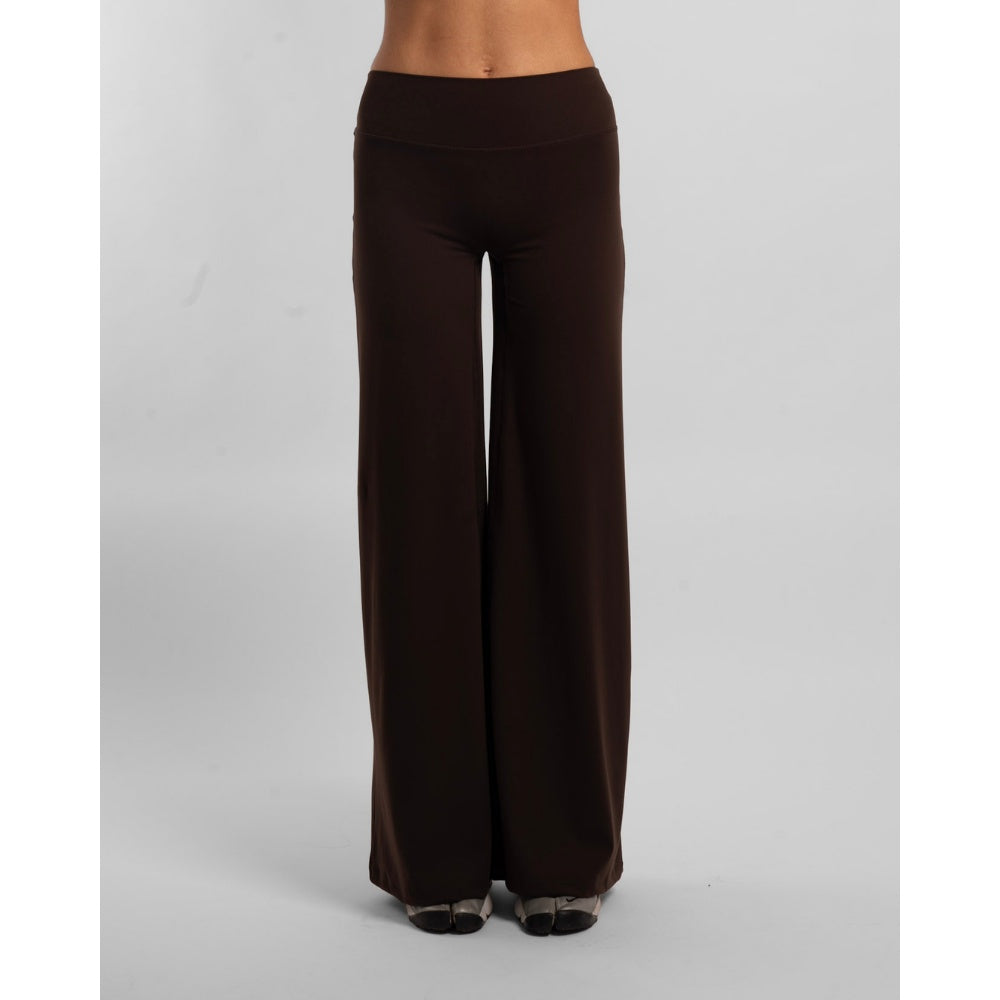 Active Basics BaseMotion™ Invisible Scrunch Wide Leggings – Chocolate – front view