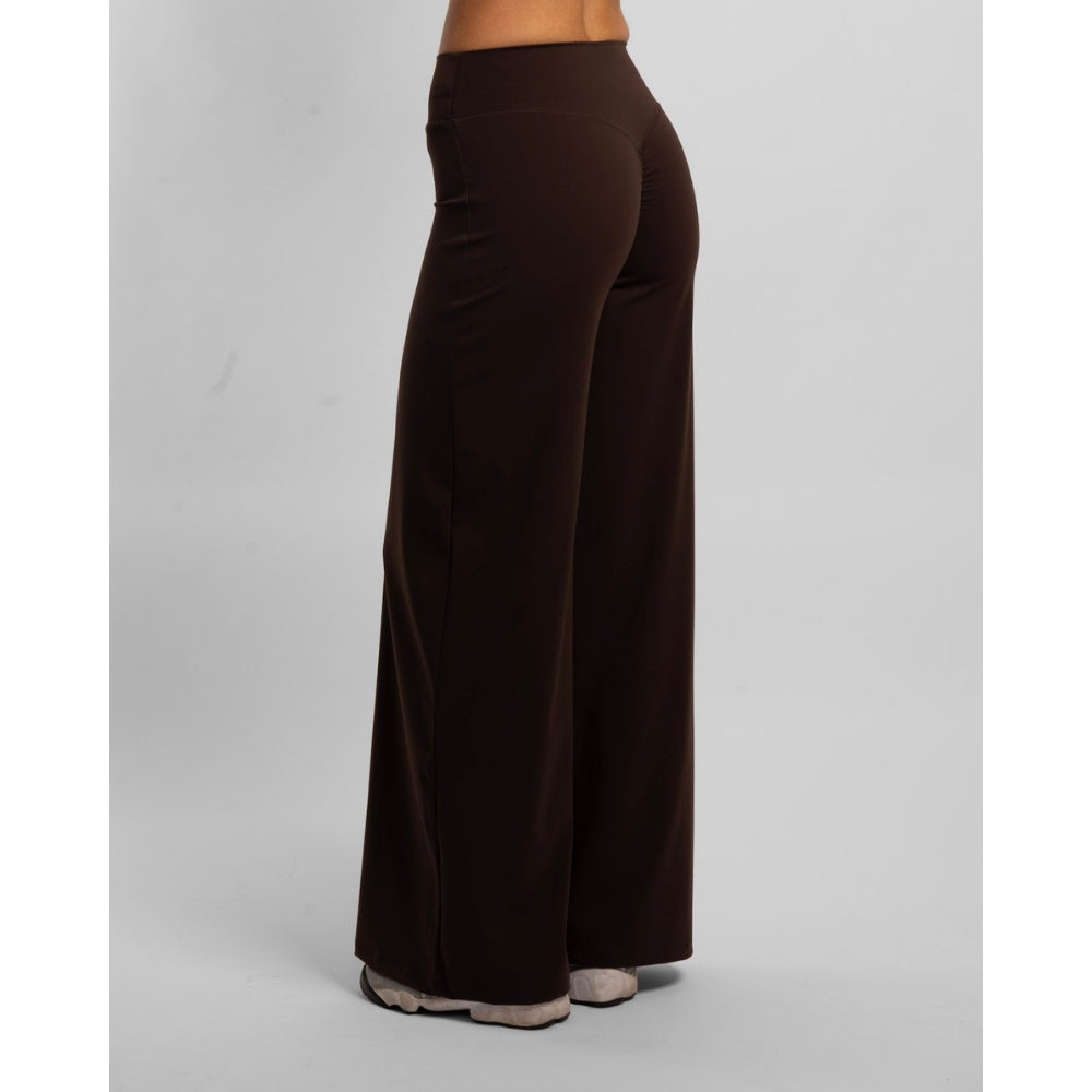 Active Basics BaseMotion™ Invisible Scrunch Wide Leggings – Chocolate – rear view