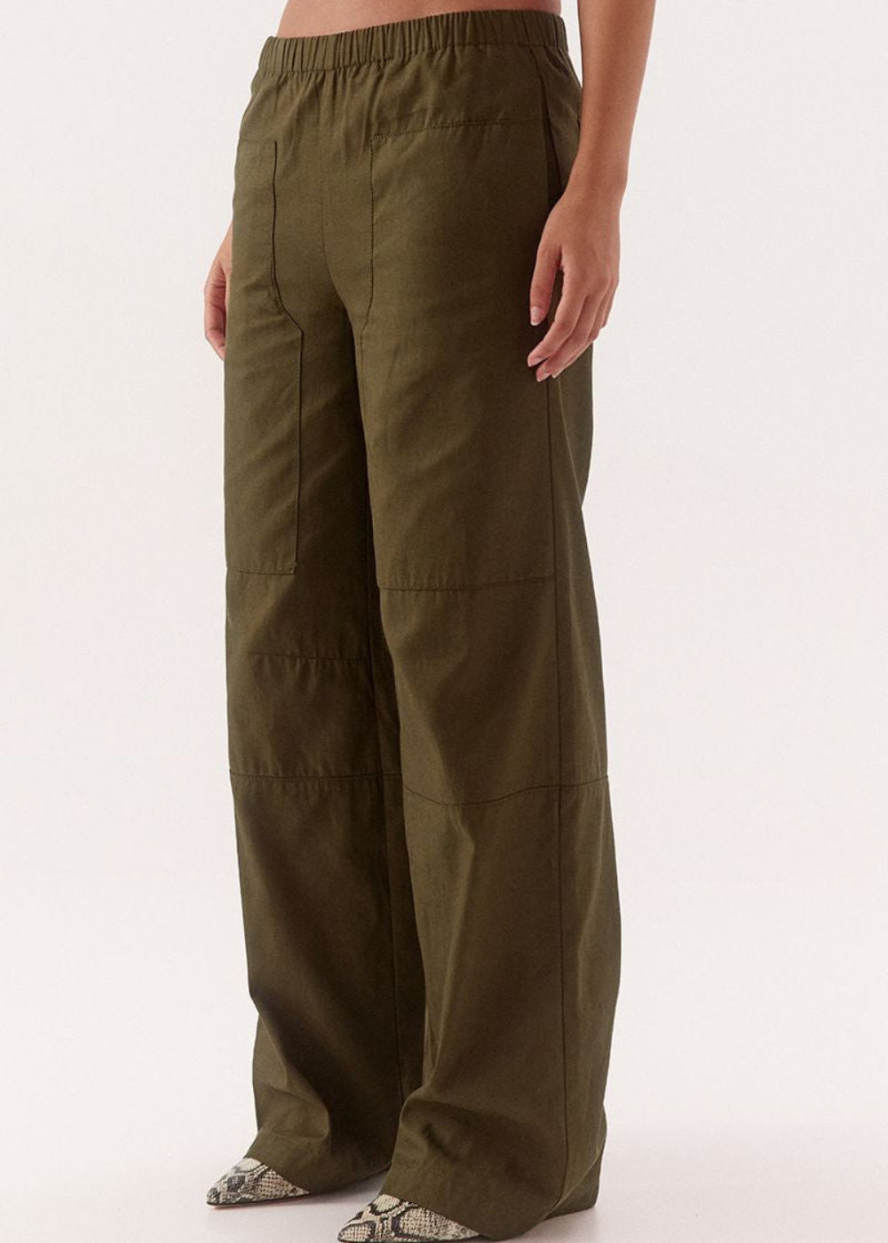 Sovere Studio Remy Pant – Deep Khaki – product view 2