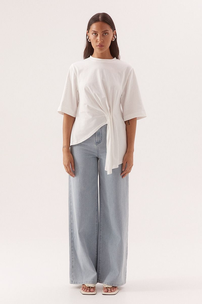 SOVERE / STUDIO SOHVI Tee – Chalk – product view 2